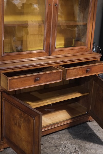 meuble ancien 2 corps en noyer style meuble de metier 